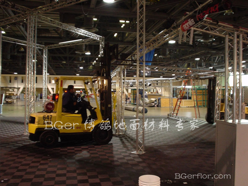 工業(yè)車(chē)間耐壓地板 防滑 防塵 防起灰 走叉車(chē) 耐磨承重地板 地墊鋪設(shè)地面材料